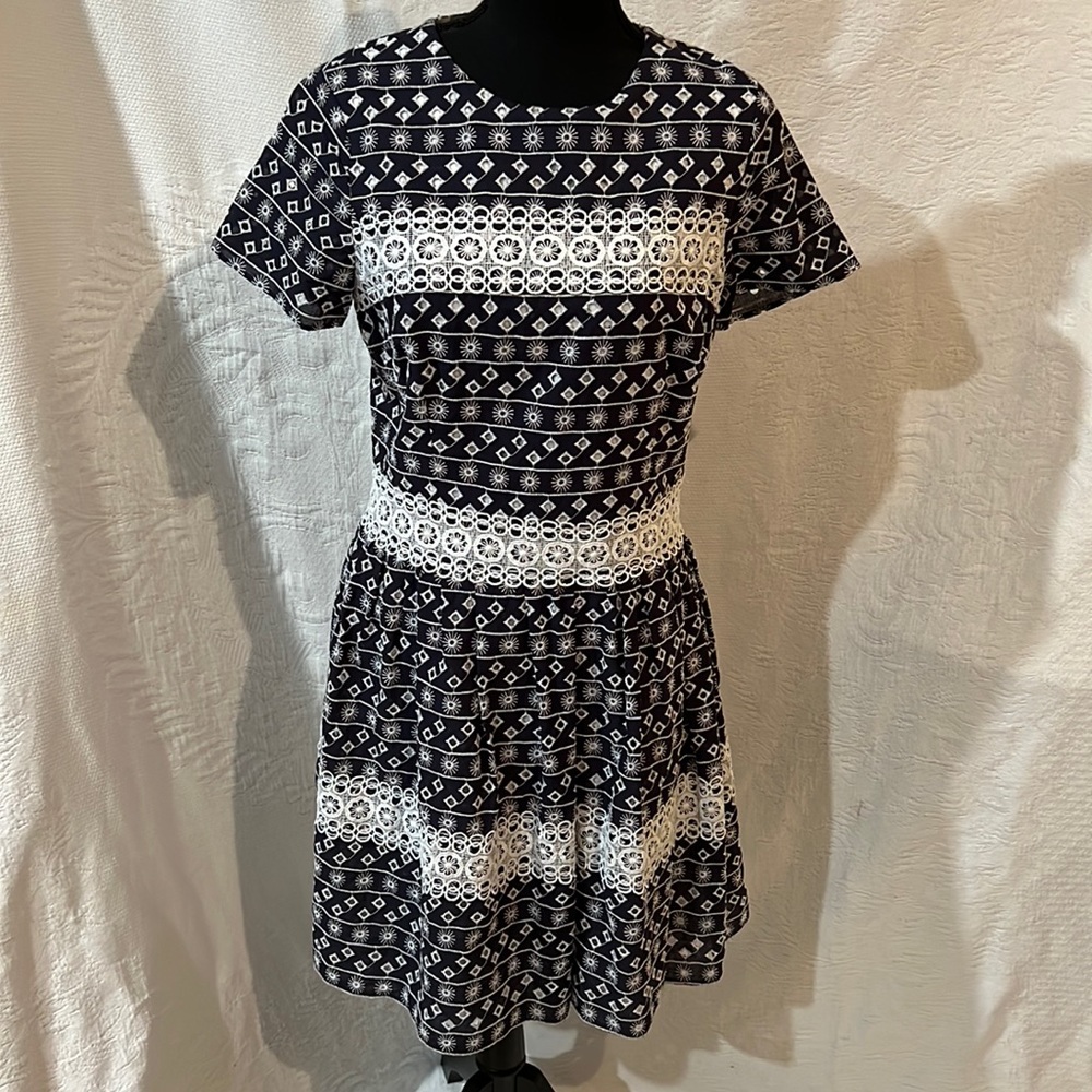 ML Monique Lmuillier Anthropologie Alerier lace dress, size 8